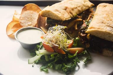 Sandwich de Pollo Caprese + Papas + Refresco