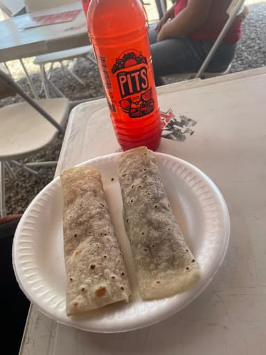 2 Tacos de Guisado + 1 Bebida