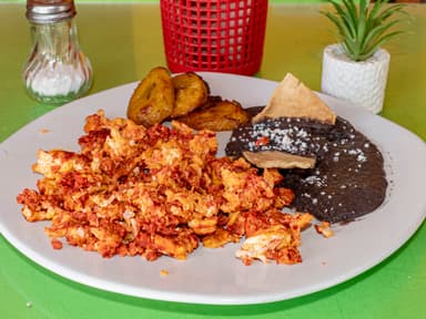 Huevos Revueltos con Chorizo
