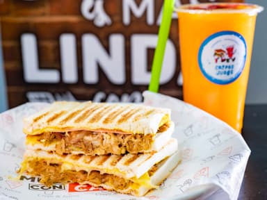 Combo 10-Cubano, Cerdo, Jamón y Queso + Jugo 21 oz