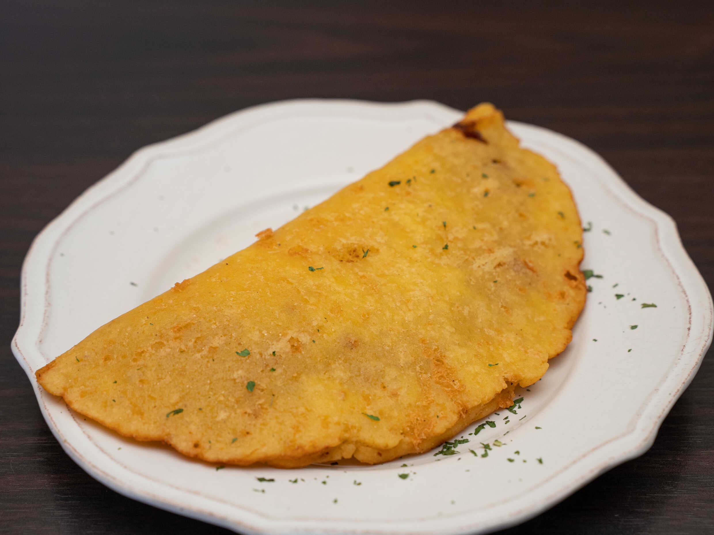 Empanadas de Frijol + Cafe Pequeño gratis