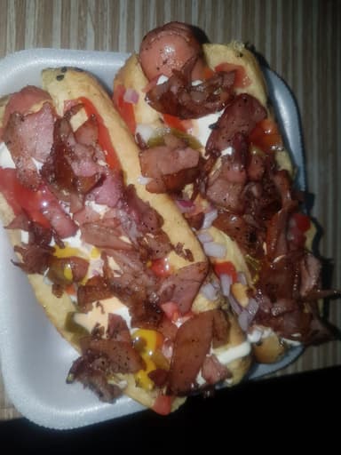 2 Hot Dogs