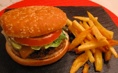 Hamburguesa Clásica con Papas Fritas