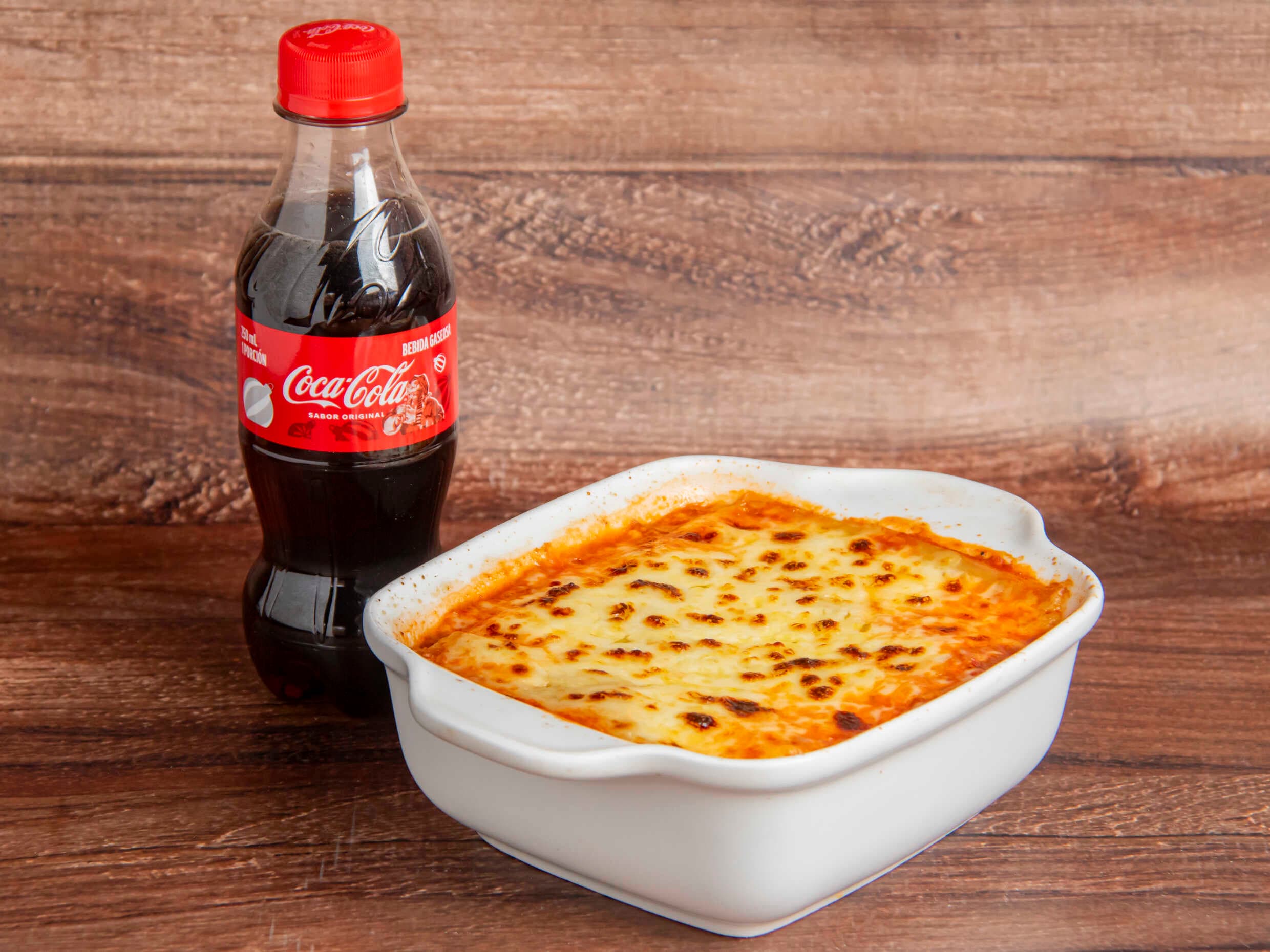 Lasaña o Pasta  Boloñesa + Coca Cola 250 ml