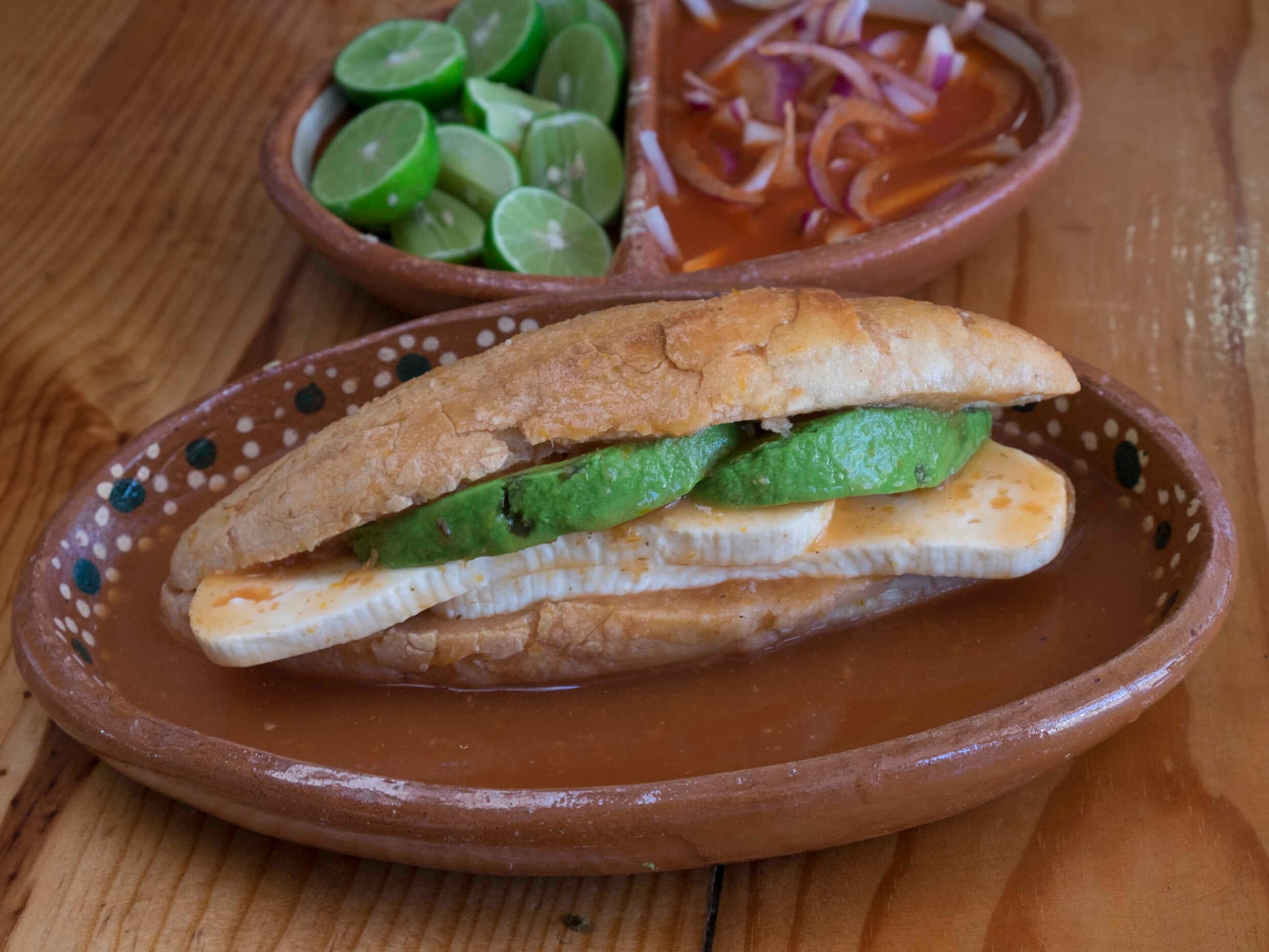 Torta ahogada de panela