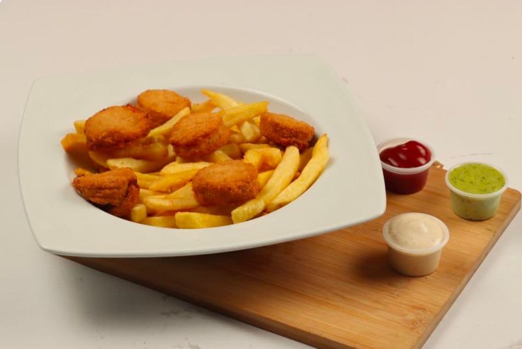 Nuggets de Pollo X6 Und + Papas a la Francesa