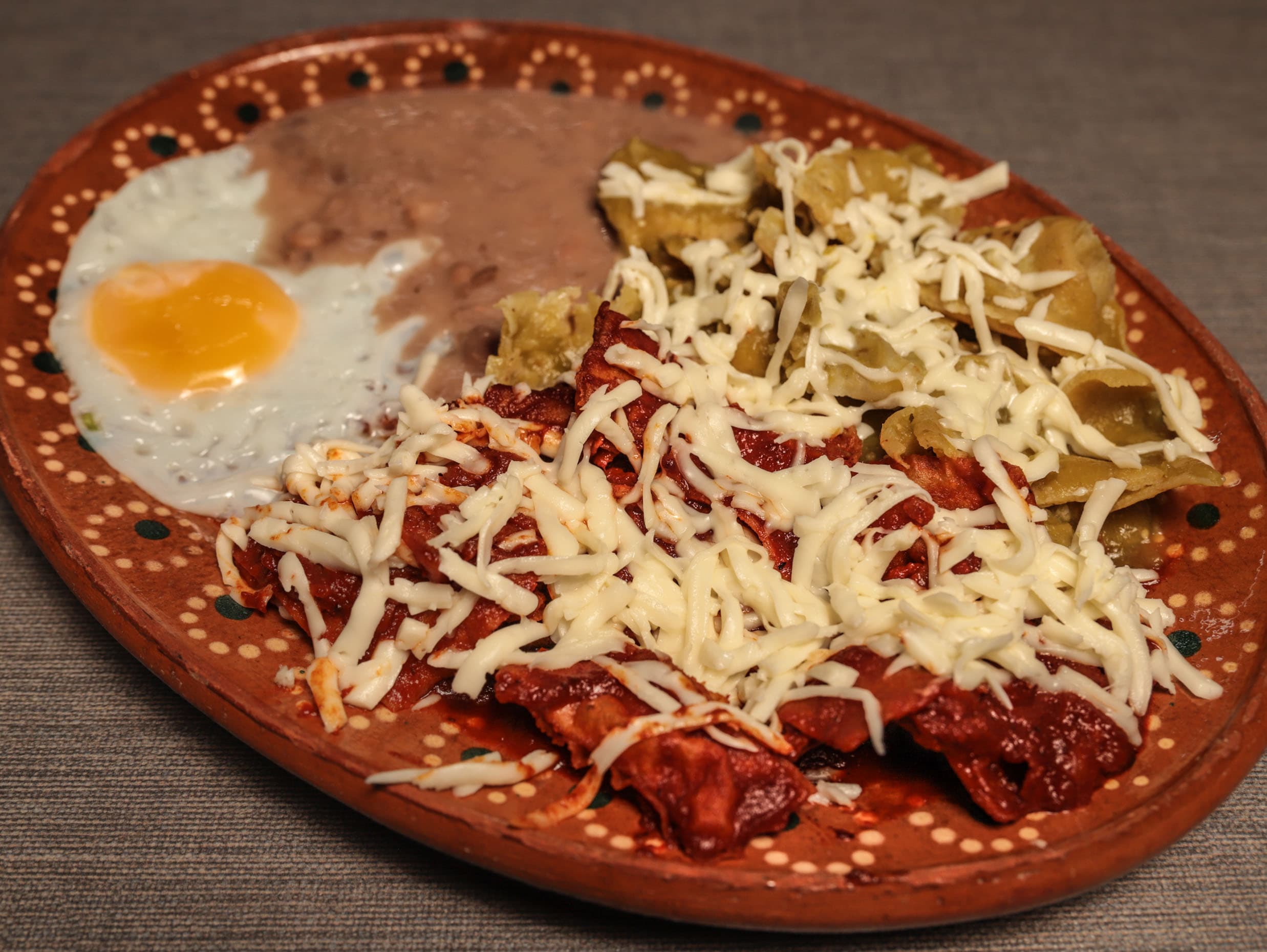 Combo Chilaquiles con Huevo + Molletes