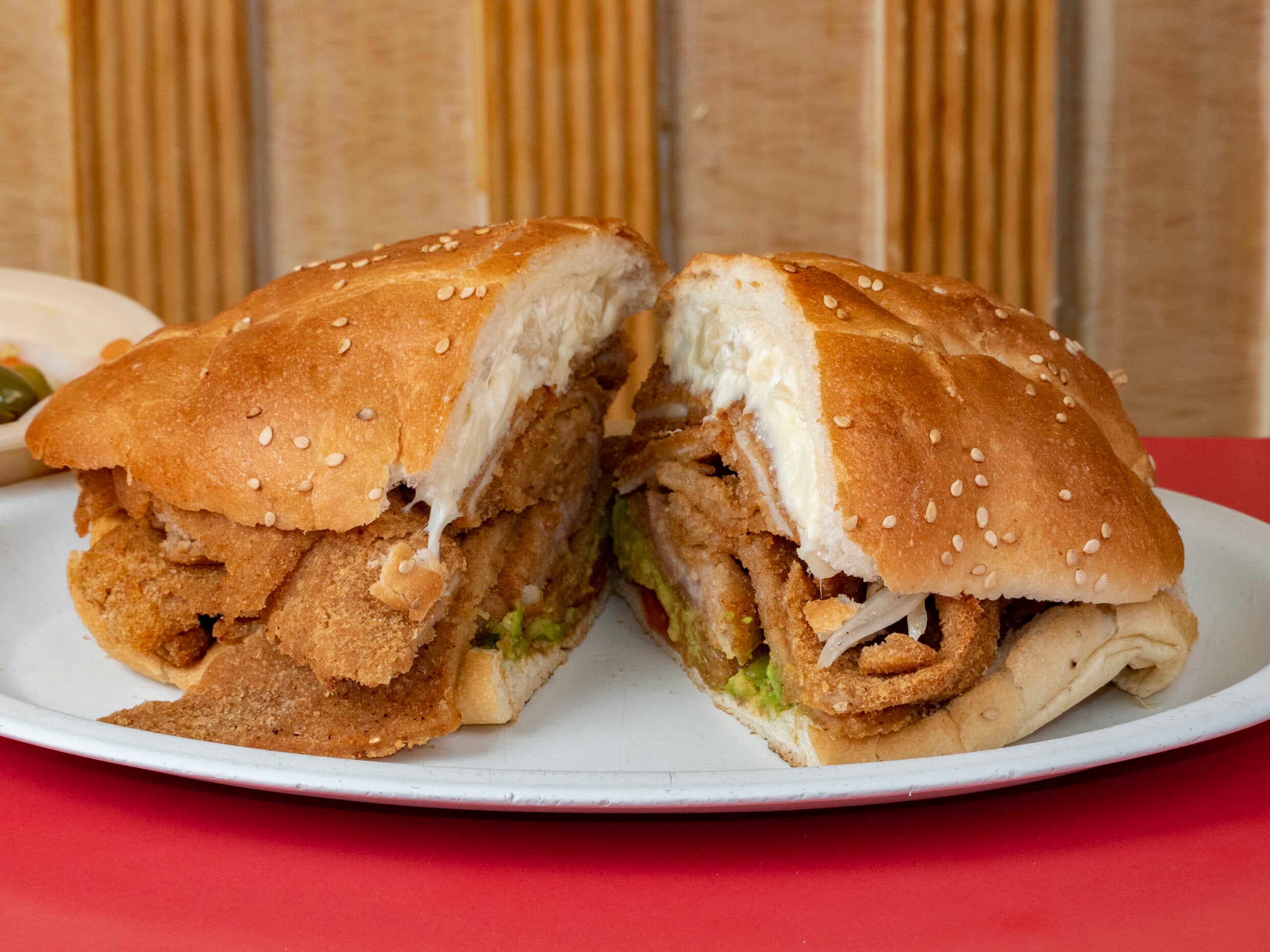 Torta Milanesa con Quesillo