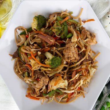 Chow Mein Mixto Para 3 Personas
