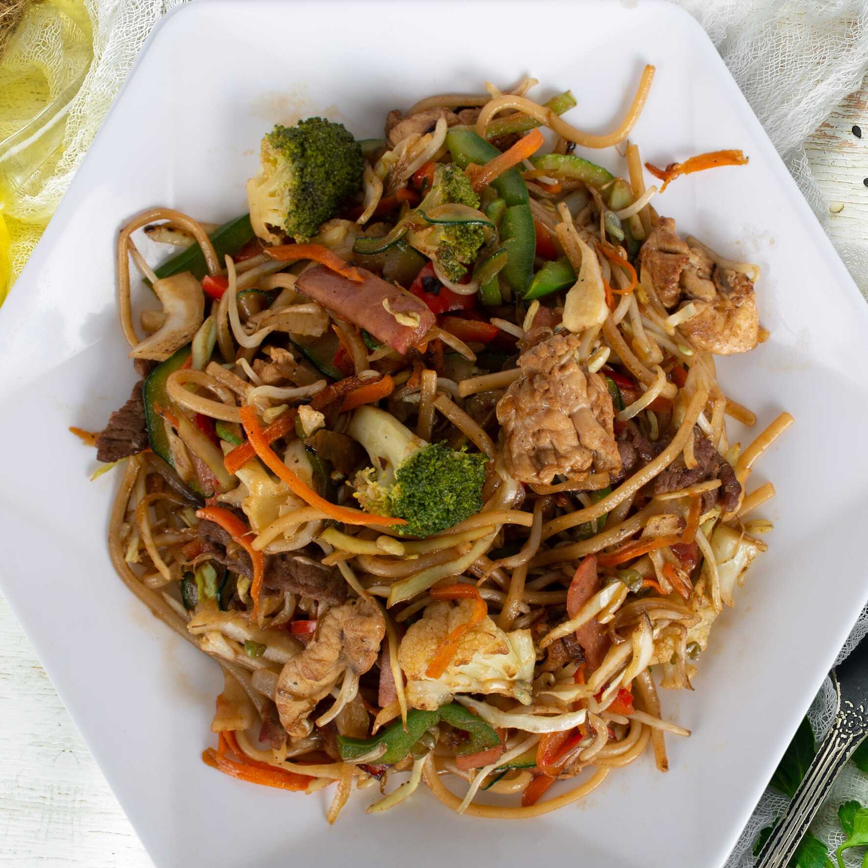 Chow Mein Mixto Para 3 Personas