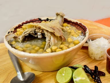 Caldo de Gallina con Huacal