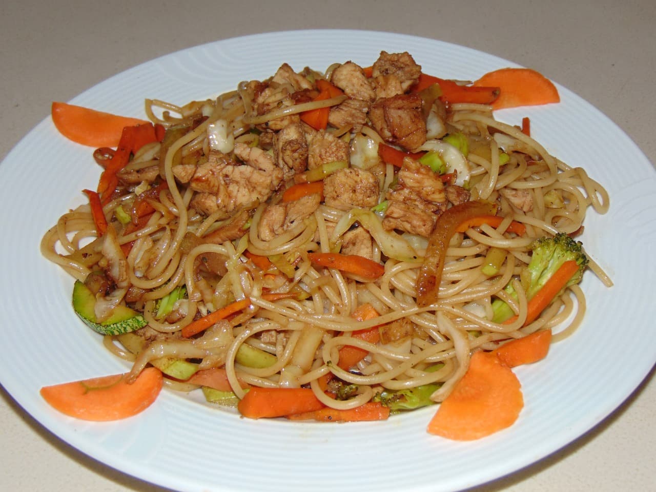 Yakisoba Mixto (Pollo Y Puerco)