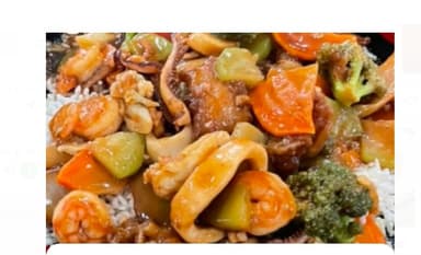 Arroz con Mariscos y Verduras en Salsa