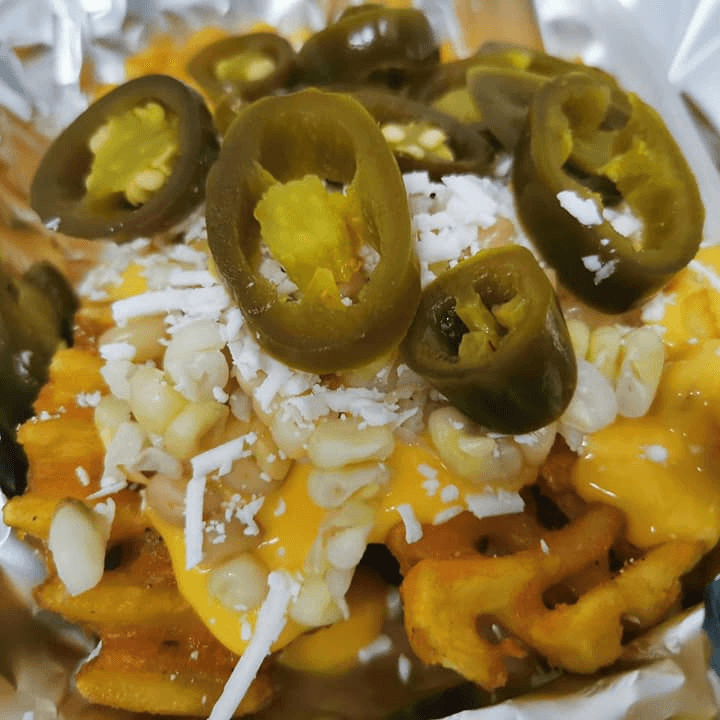 Papas Chess con Elote y Queso
