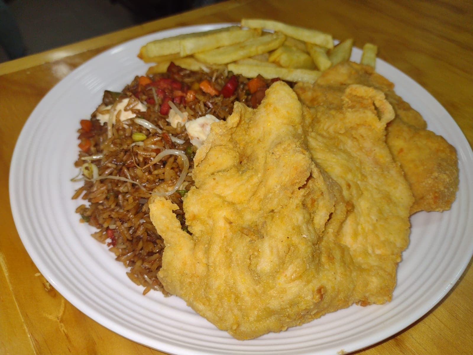 Combo personal  de Arroz Frito + Proteina + Papas