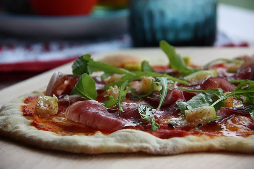 Pizza de Jamón Serrano y arugula