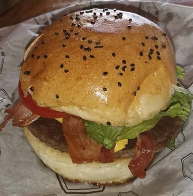 Hamburguesa Suprema con Tocino + Papas