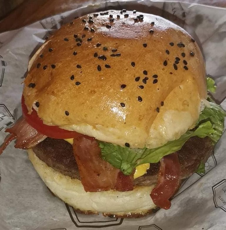 Hamburguesa Suprema con Tocino + Papas