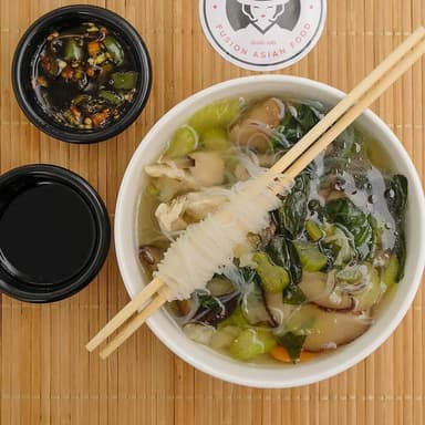 Sopa de Pollo con Hongo Shiitake