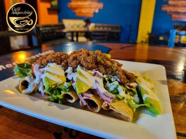 Tacos Dorados con Pollo
