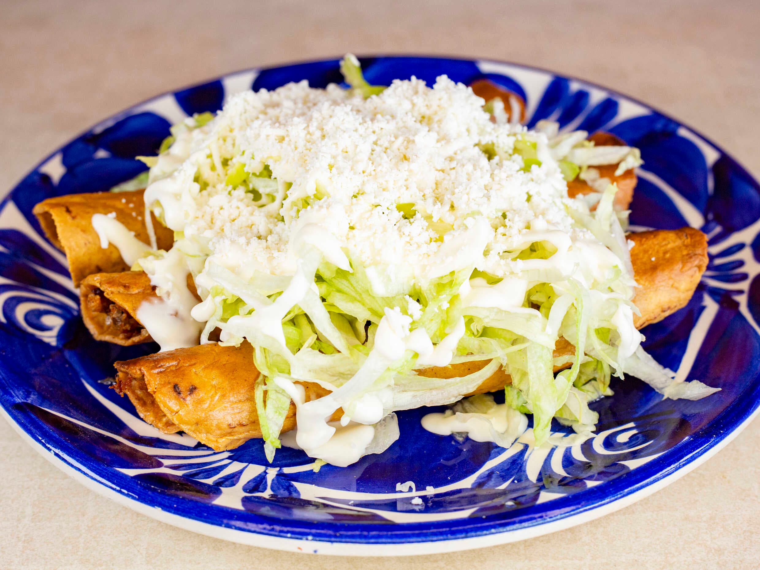 Orden de 3 Flautas Chicas Rellenas de Barbacoa