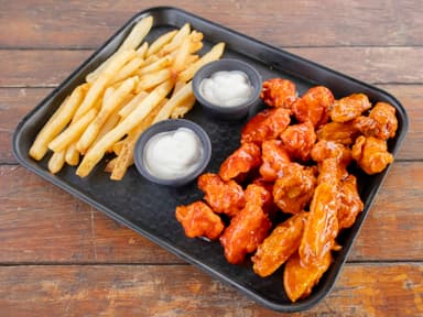 Share Mix (10 alitas, 10 boneless , 250gr. papas)