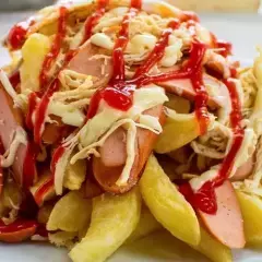 Salchipapa Especial más Chicha