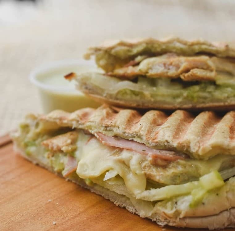 Sándwich Especial Pollo