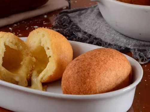 Buñuelo Relleno de Queso.