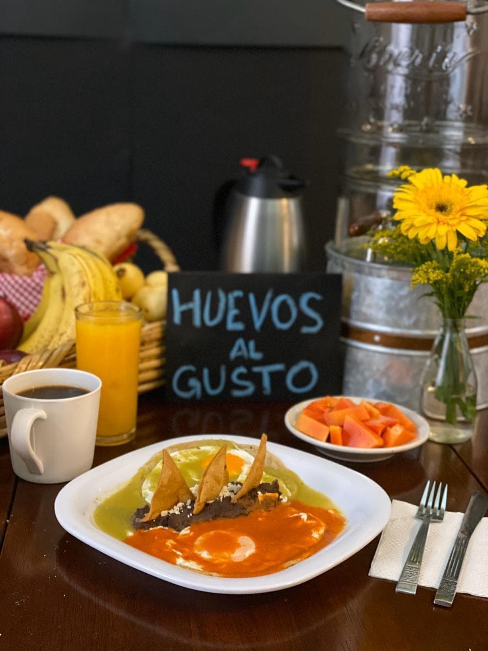 Buebitos jardín (Incluyen jugo, fruta, café o té)