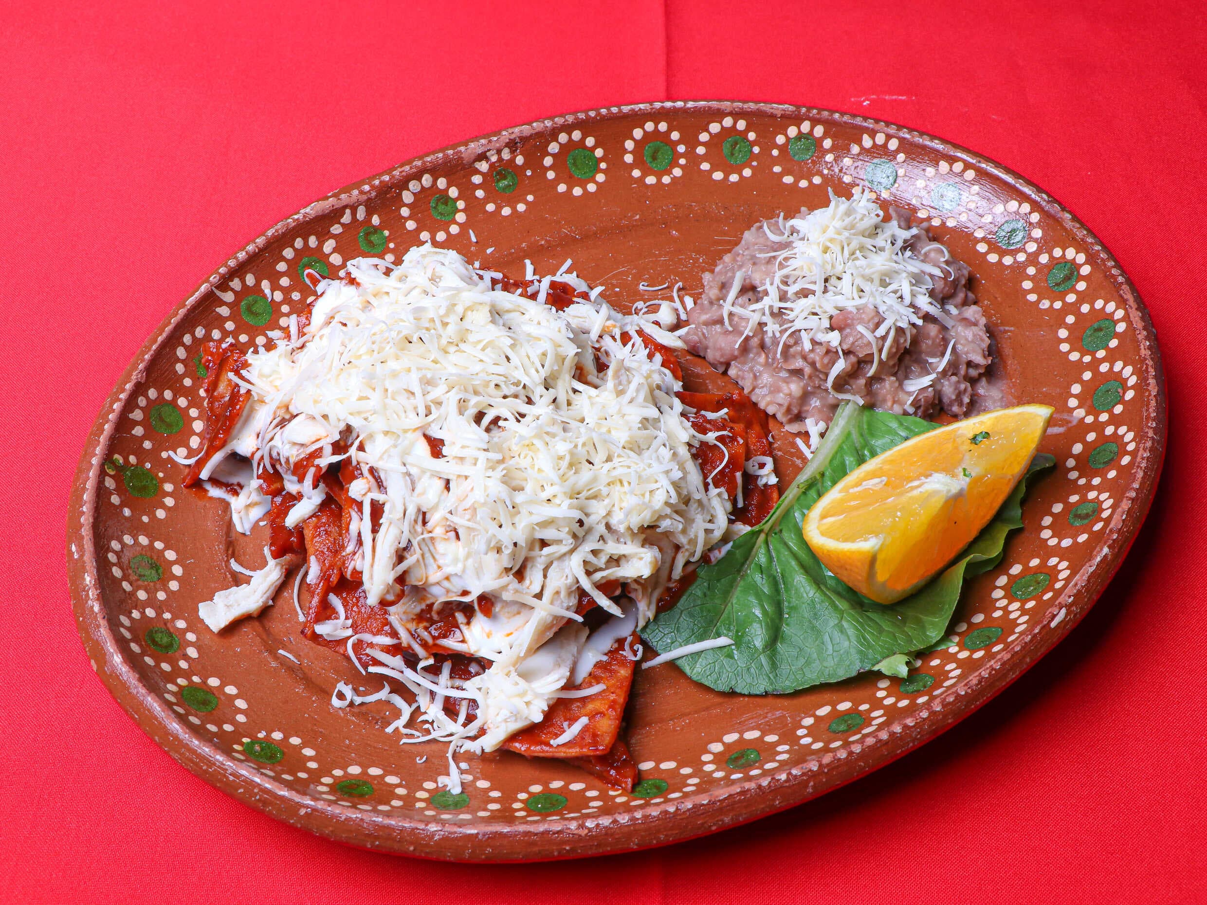 Chilaquiles Rojos con Pollo
