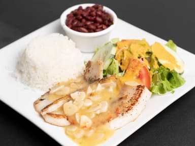 Filet de Pescado en Salsa Chorrillana