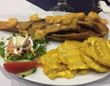 Pargo con salsa de Camarón