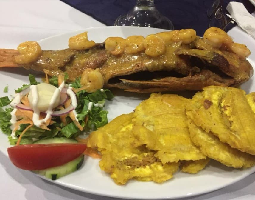Pargo con salsa de Camarón