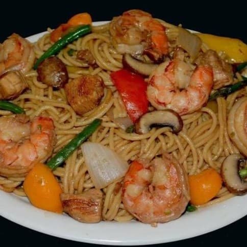 Tazón de Chow Mein con Camarón