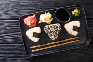 Yakionigiry Triángulos de Arroz con Condimento