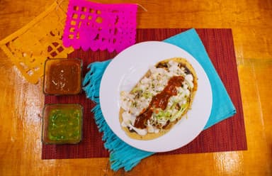 Huarache de Chorizo