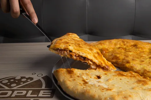 Pizza Estofada Tradicional de Carnes Mediana
