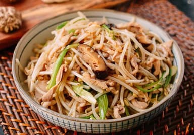 Chop Suey Combinado y Un Rollo Primavera.