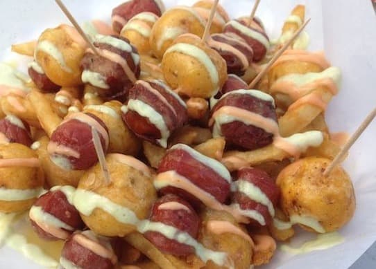 PAPAS CRIOLLAS CON SALCHICHAS RANCHERAS