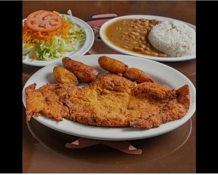 Frijol más Chuleta de Pollo