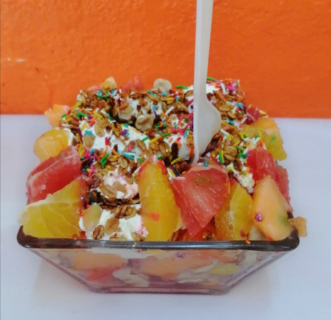 Coctel Mediano con Miel y Granola.