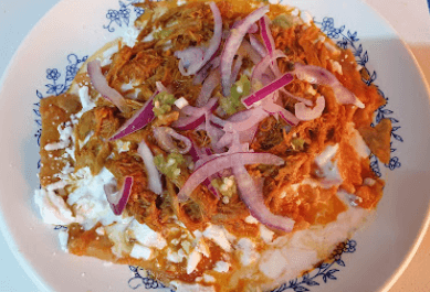 1/2 Orden de Chilaquiles con Cochinita Pibil 🐷