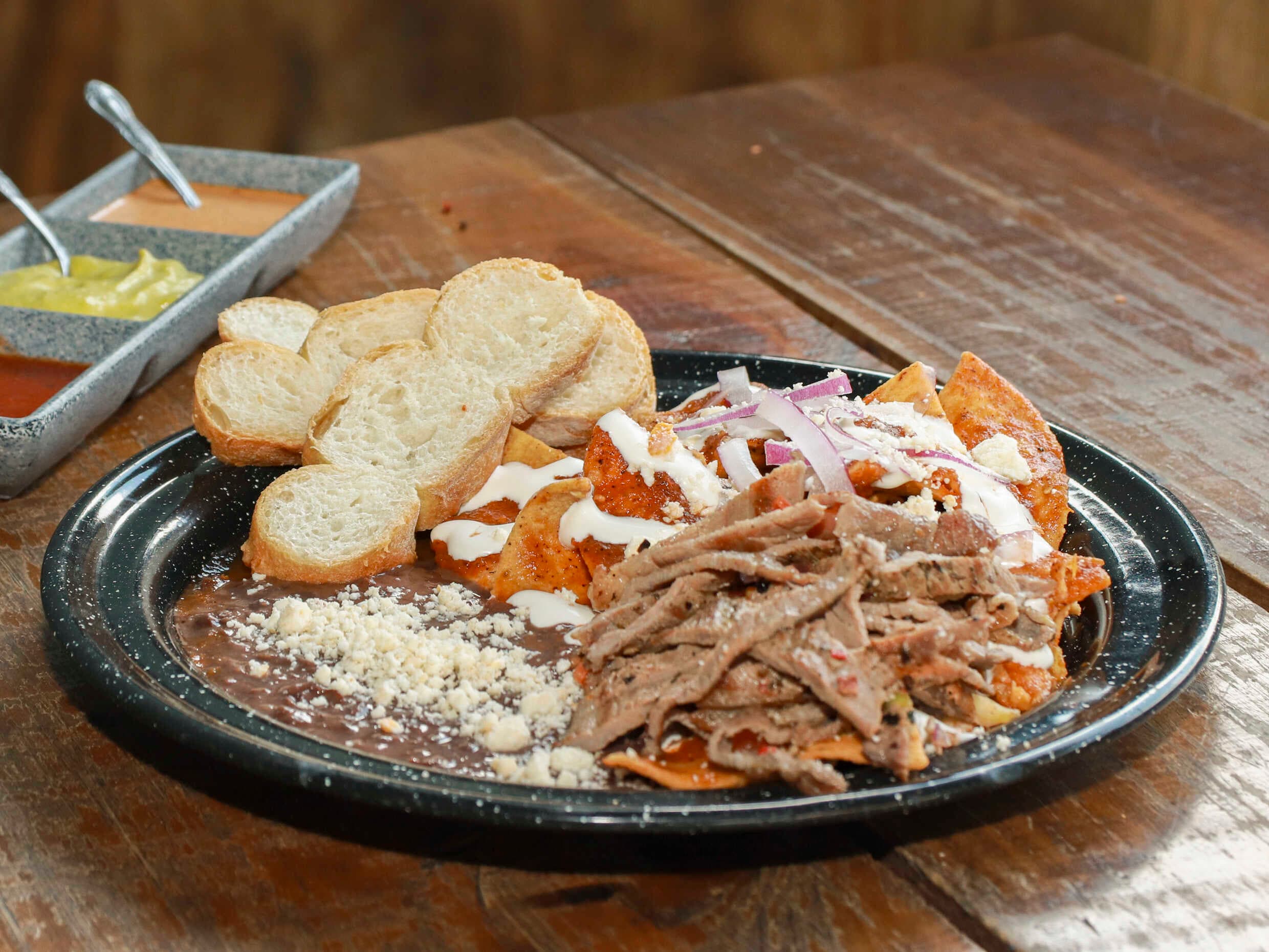 COMBO CHILAQUILES CON ARRACHERA