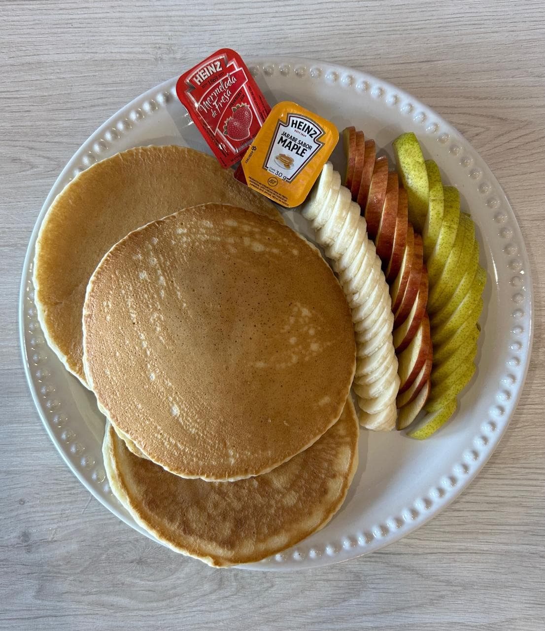 Hot Cakes con Fruta