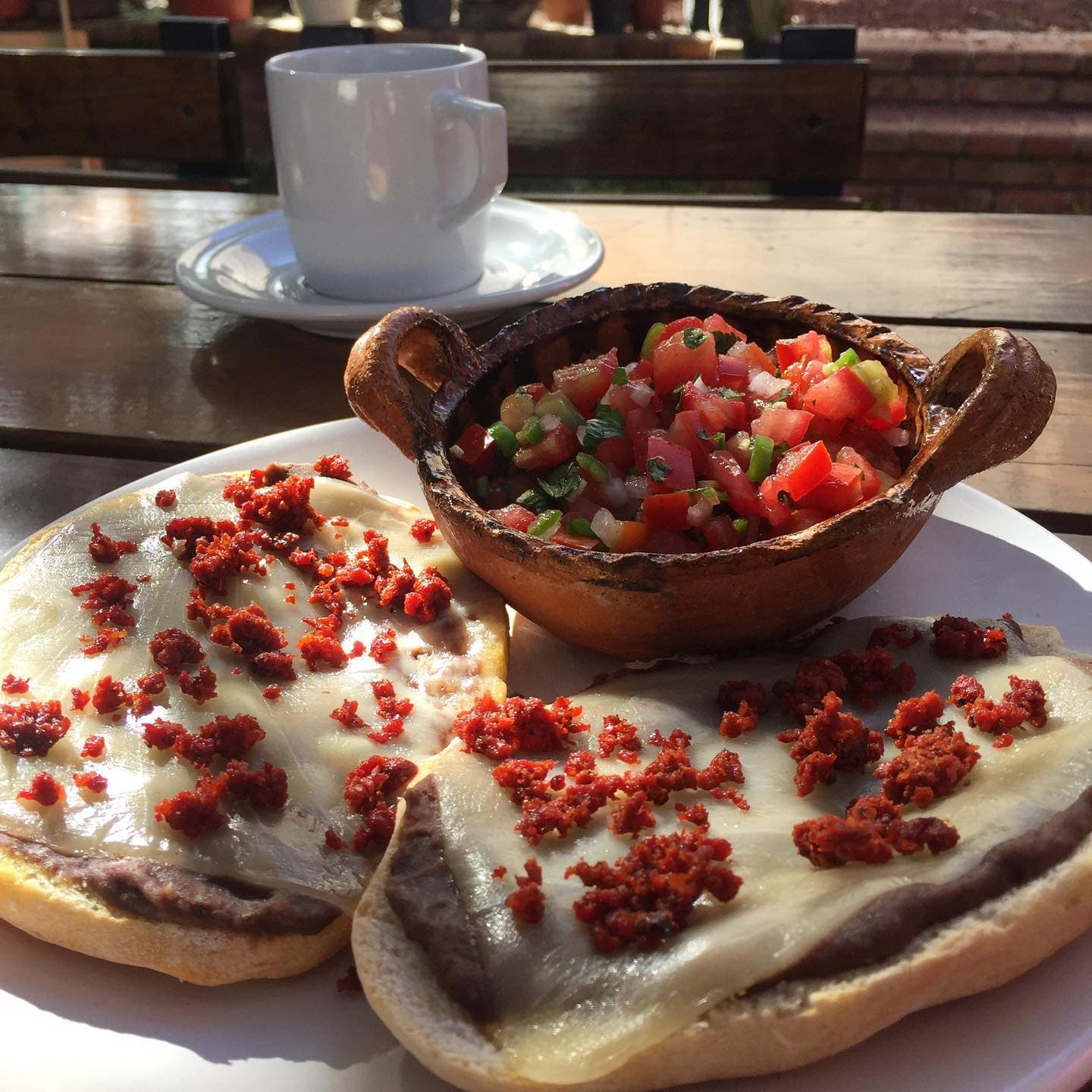 MOLLETES CHORIZO + CAFE