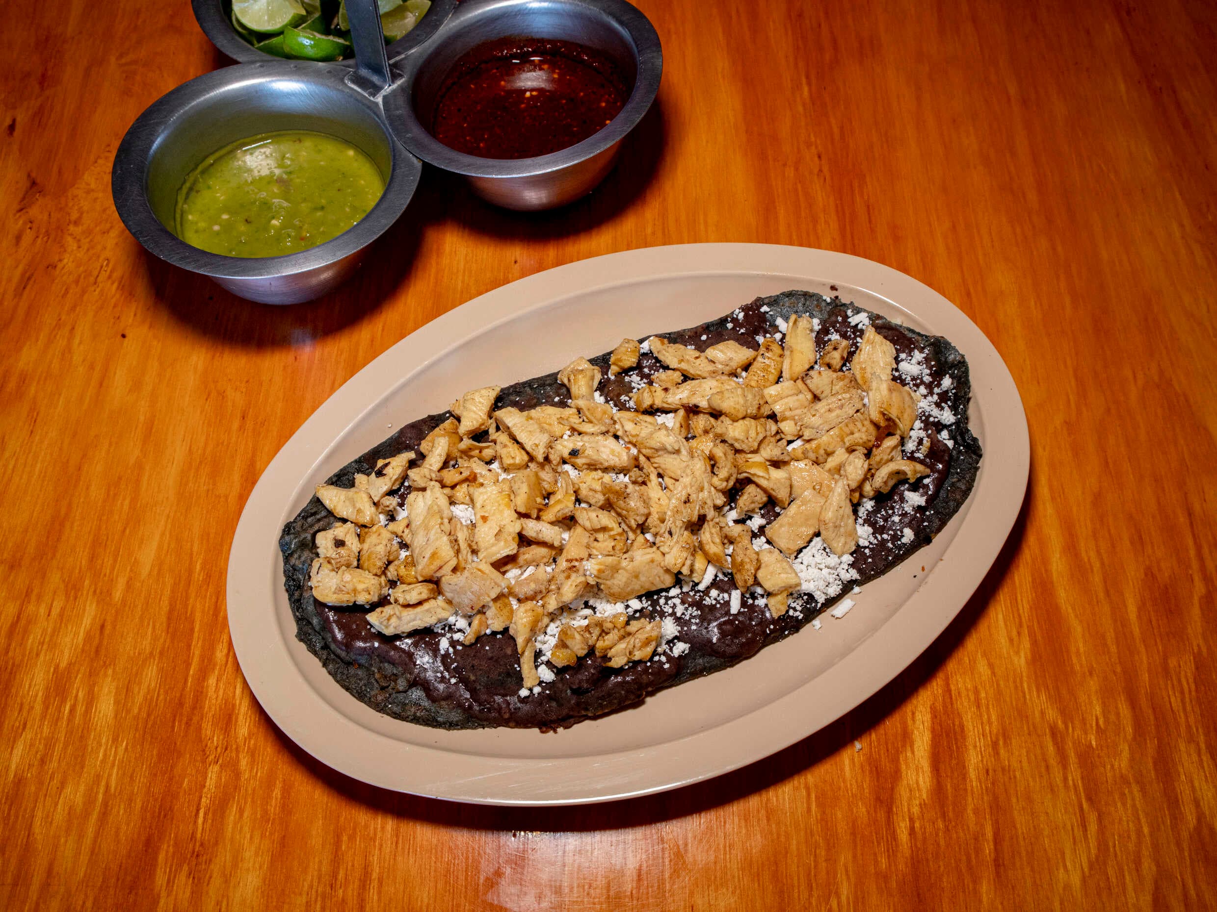 Huarache con Guisado de Pollo