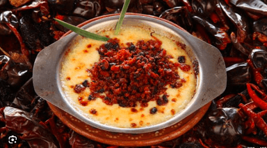 Queso Fundido con Chorizo