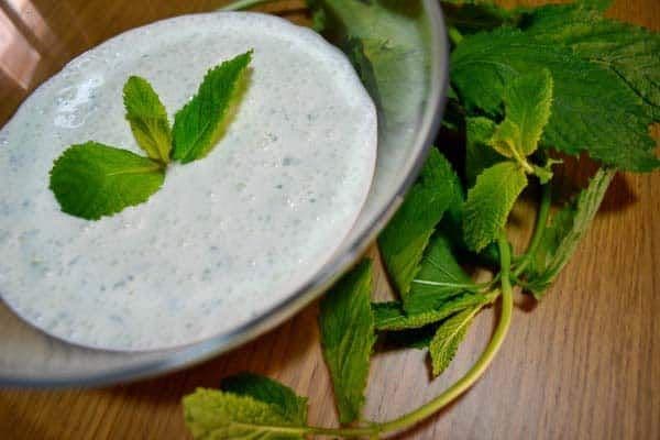 Aderezo de yogurth con hierbabuena