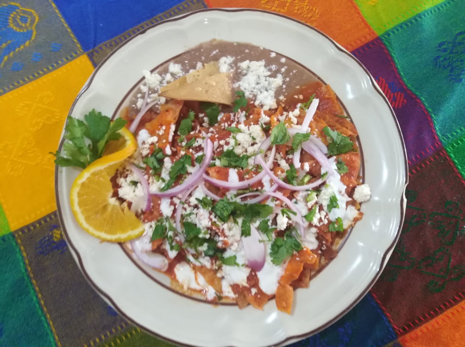 Chilaquiles con Huevo Revuelto